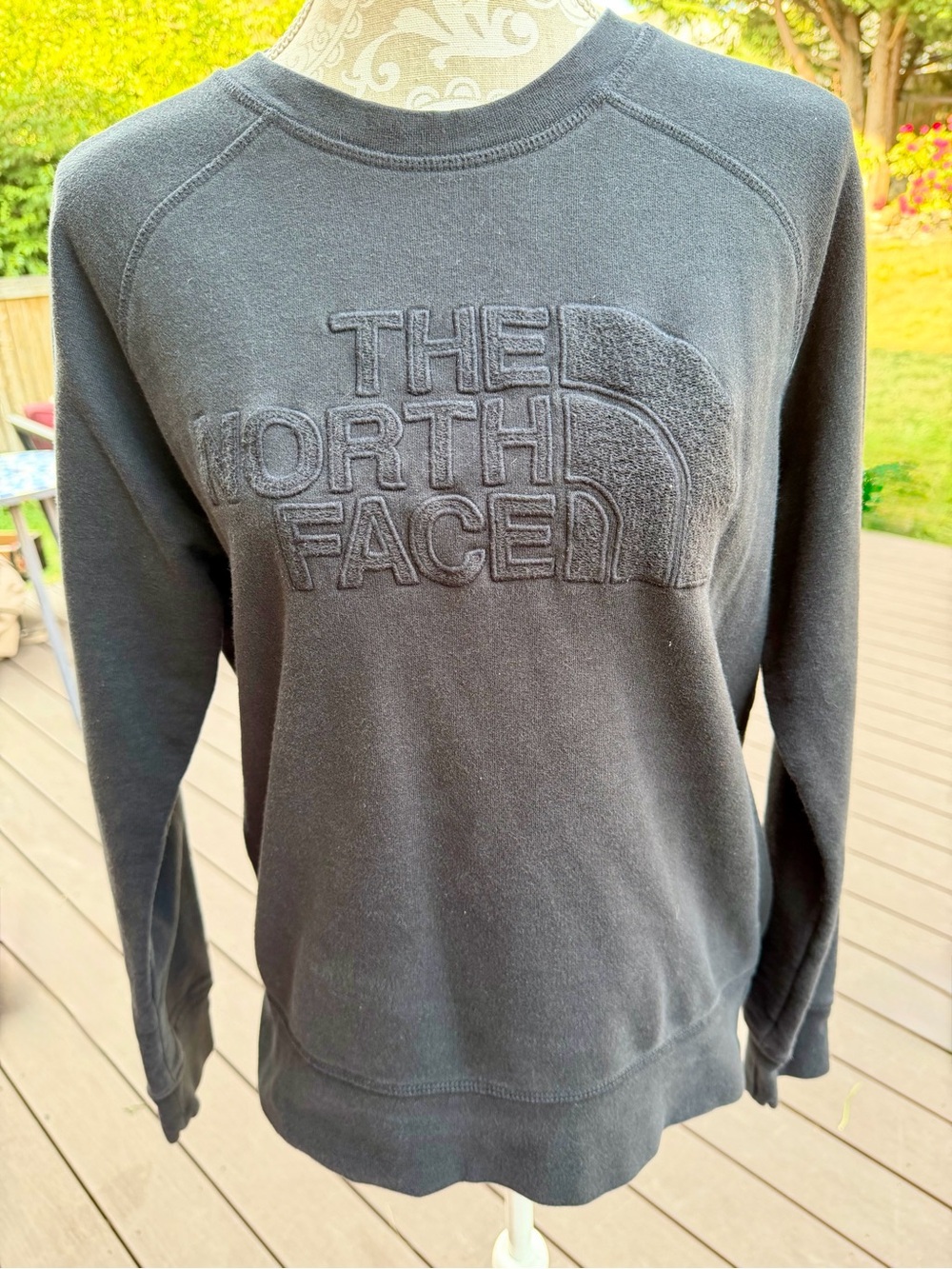 The North Face Women’s Small Black Tonal Logo Crewneck Sweatshirt